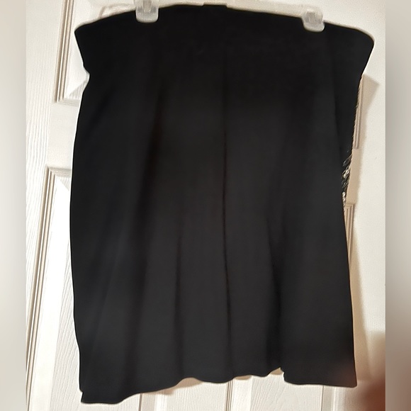 NWT Torrid Sequin Mini Skirt - Size 2 - Picture 3 of 3